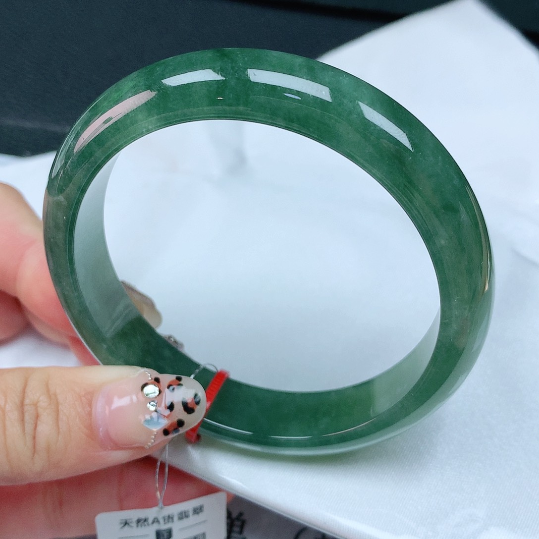 翡翠手镯未镶嵌59圈