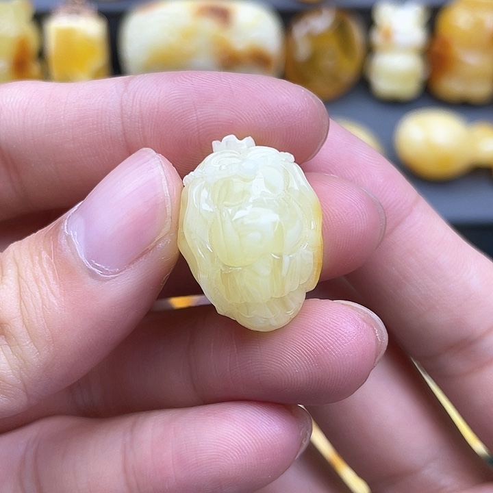 琥珀裸石未镶嵌蜜蜡