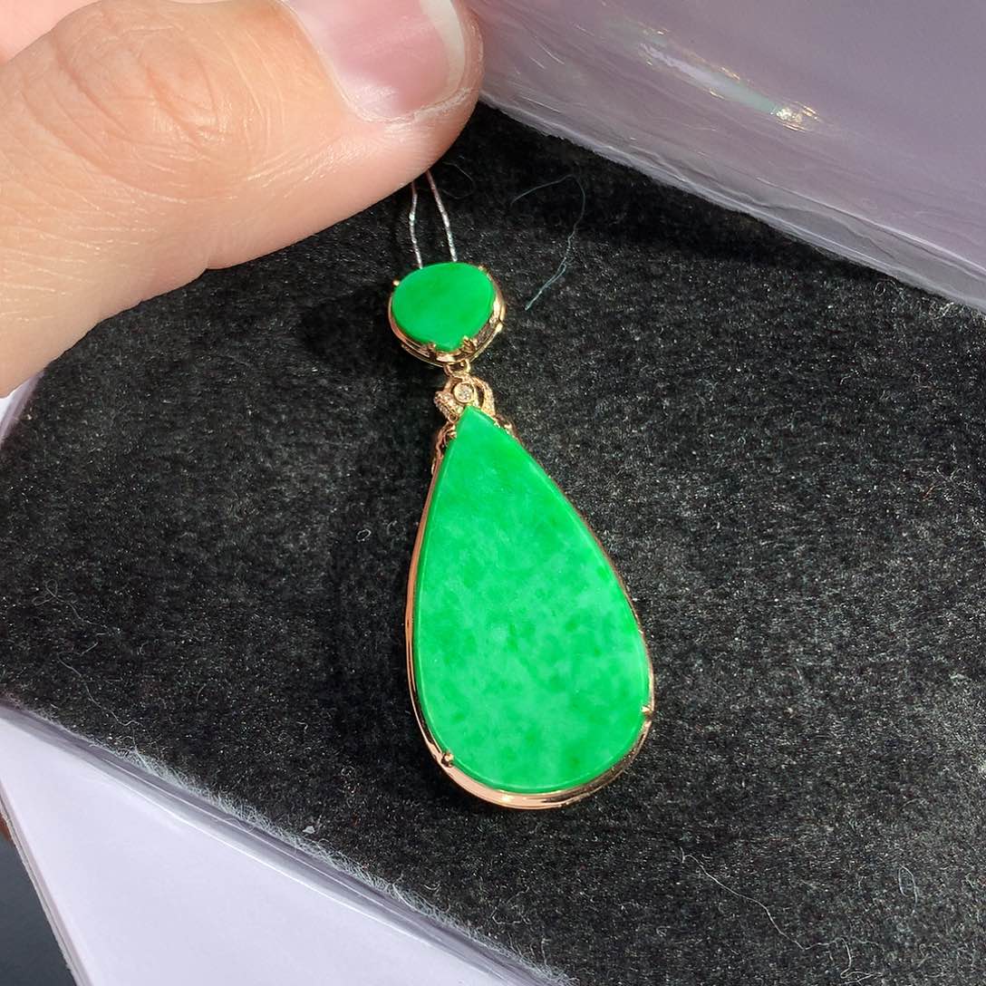 翡翠吊坠(赠链)18K金镶嵌