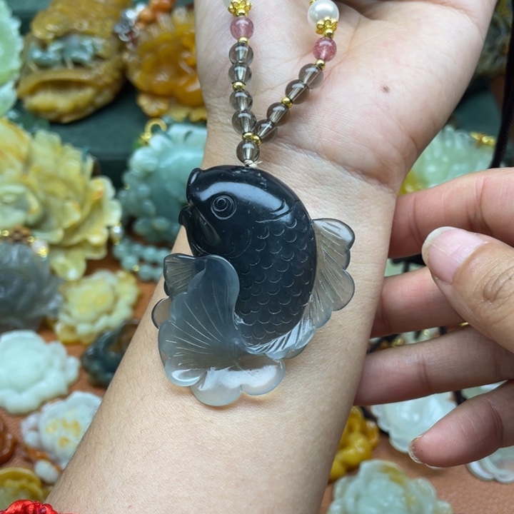 蛇纹石玉未镶嵌吊坠