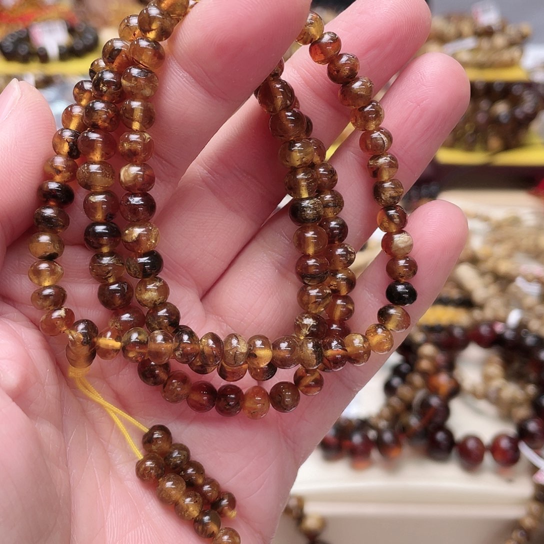 未镶嵌琥珀裸石一**天六