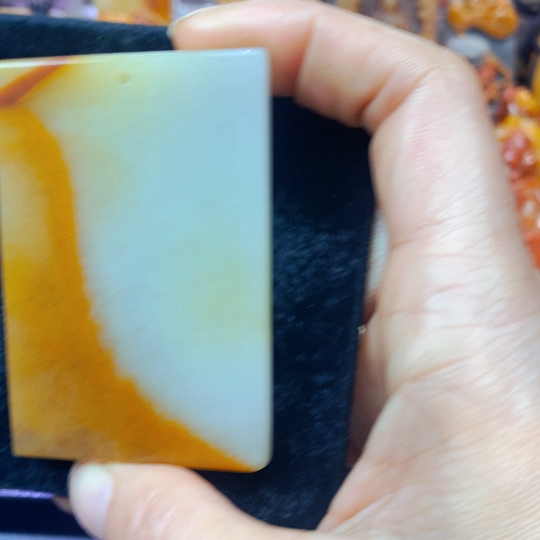 未镶嵌石英质玉（黄龙玉）颈饰