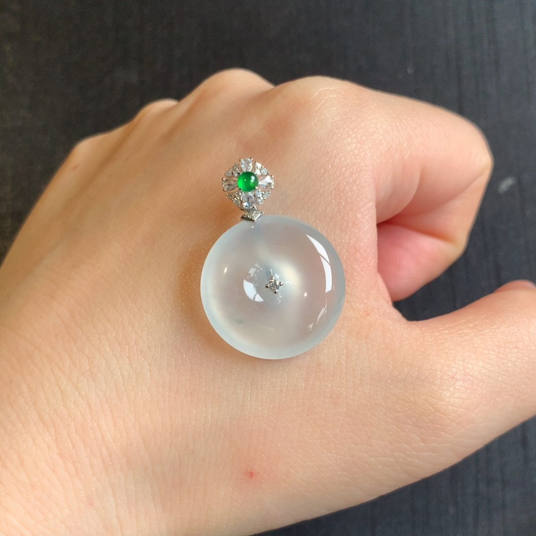 翡翠颈饰18K金镶嵌天然翡翠