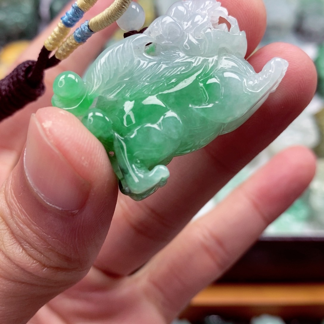 翡翠颈饰未镶嵌翡翠