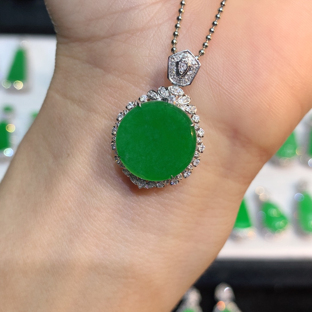 翡翠颈饰18K金镶嵌天然a货翡翠