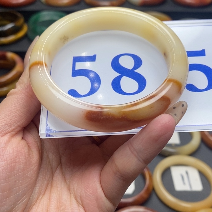 石英质玉（黄龙玉）手镯未镶嵌