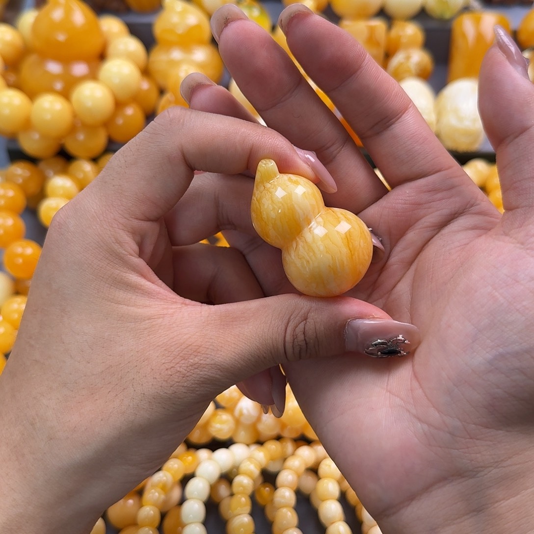 蜜蜡未镶嵌珠宝奇石