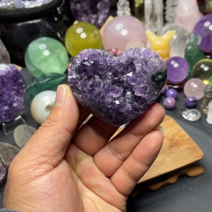 水晶摆件未镶嵌爱心