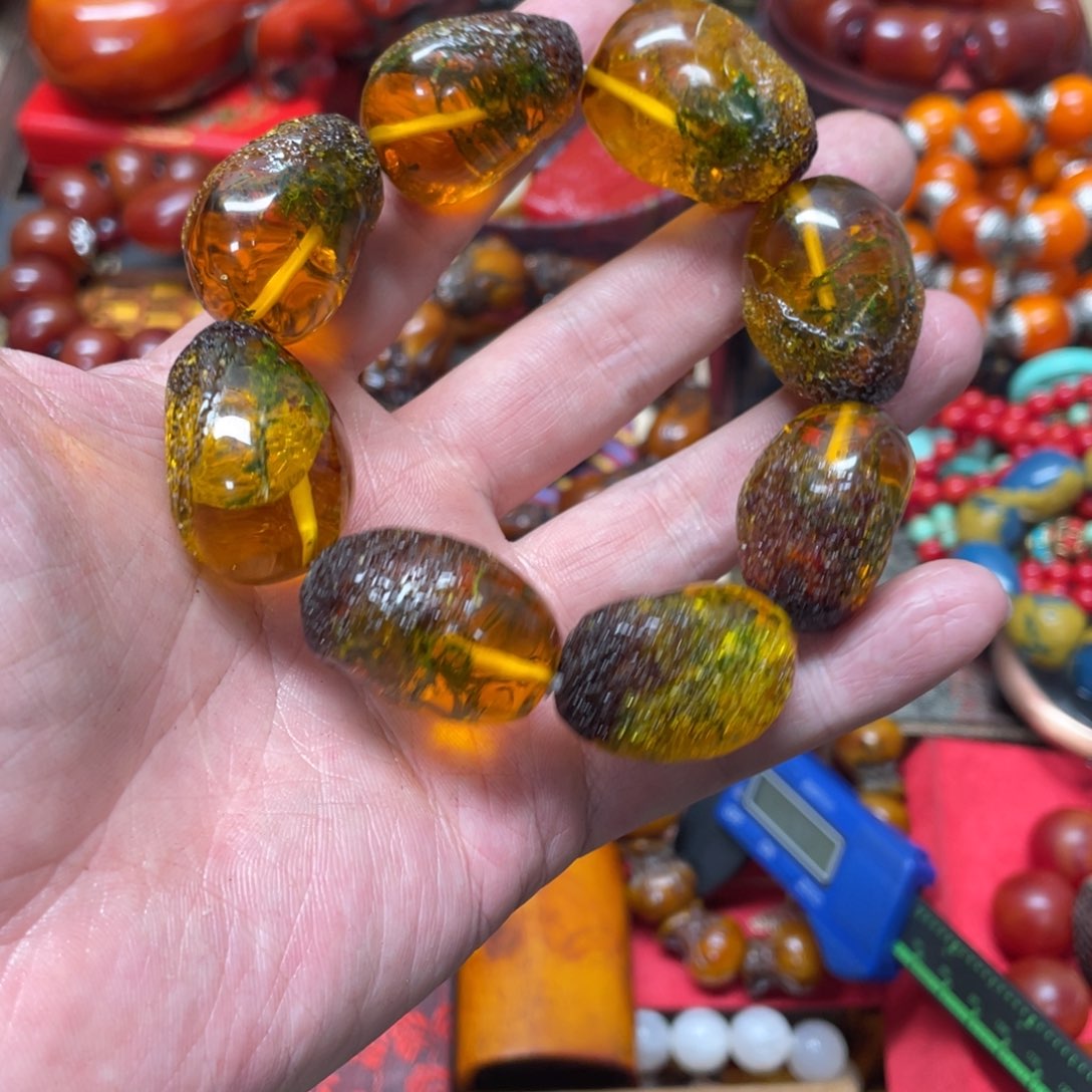 琥珀裸石未镶嵌好物推荐如图所示