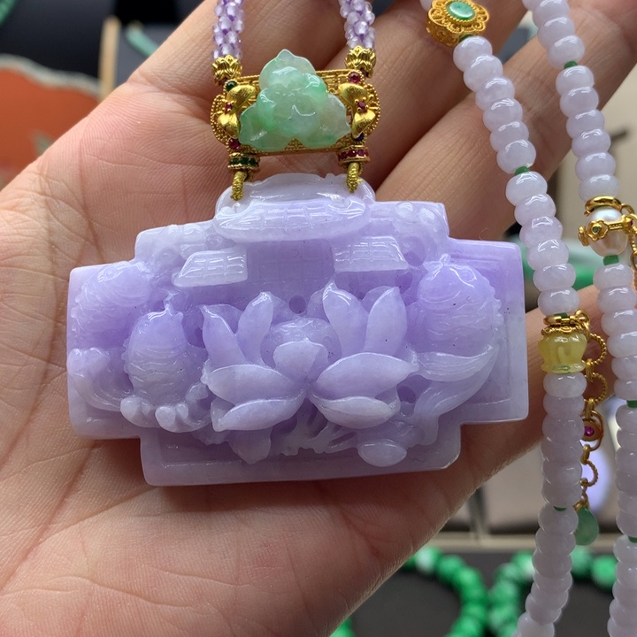 翡翠未镶嵌吊坠(赠链)