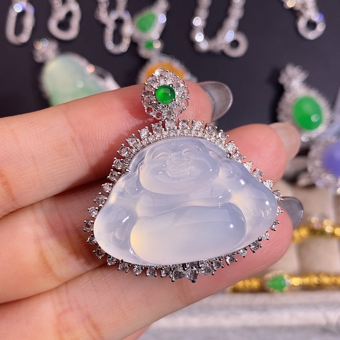 翡翠18K金镶嵌颈饰吊坠