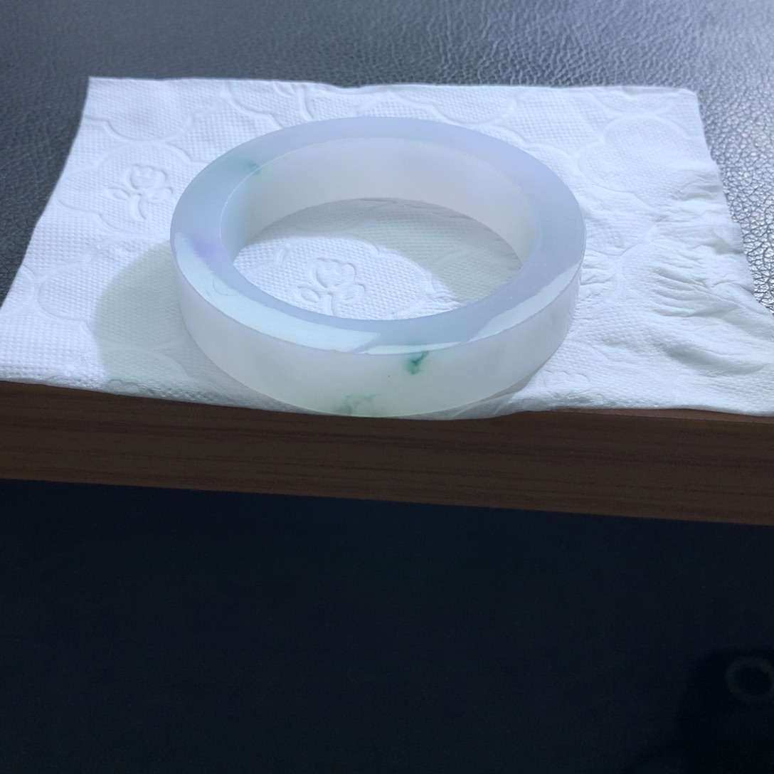 定制翡翠未镶嵌翡翠手镯牛奶白冰飘花带一抹紫