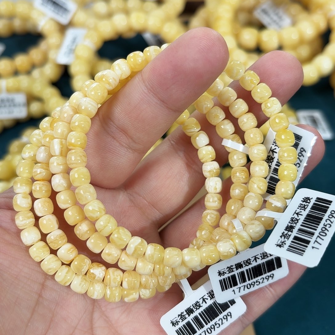 蜜蜡未镶嵌裸石010多样性发其一