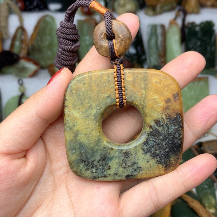 岫岩河磨玉（透闪石质玉）挂件未镶嵌