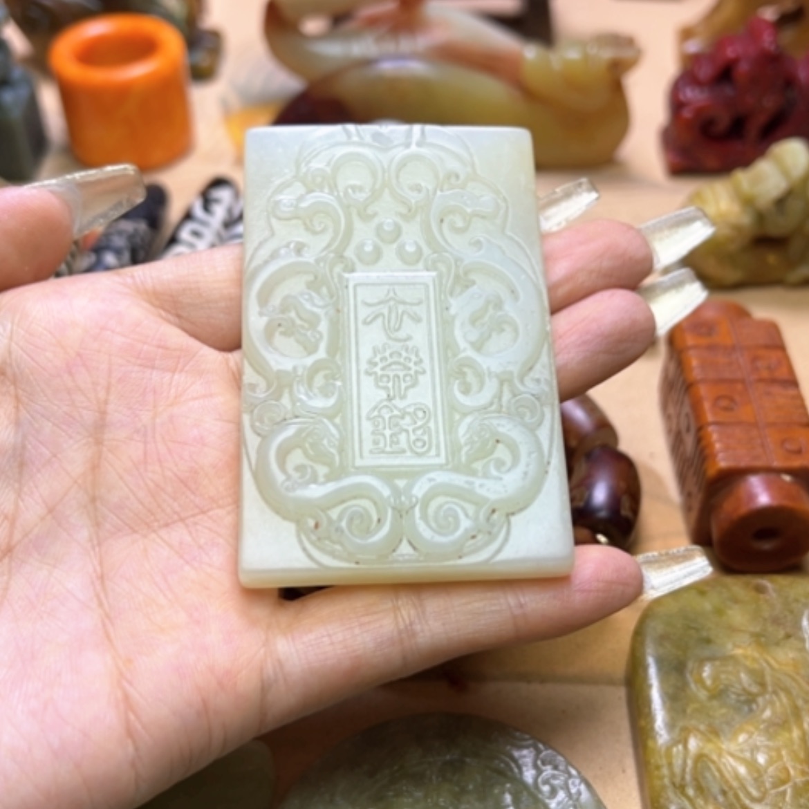 【闪购商品】蛇纹石玉颈饰未镶嵌汪*