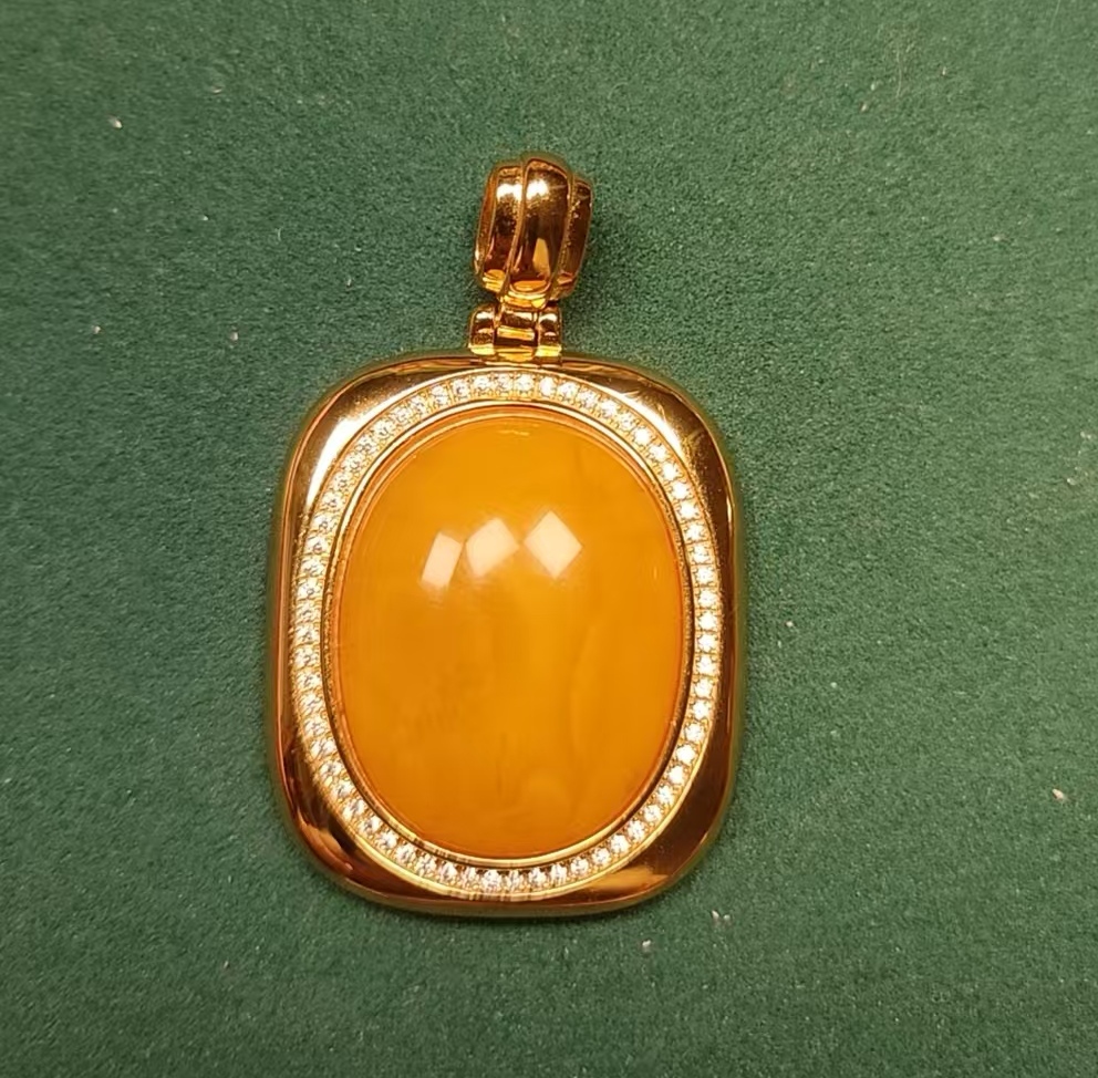 925银镶嵌蜜蜡吊坠