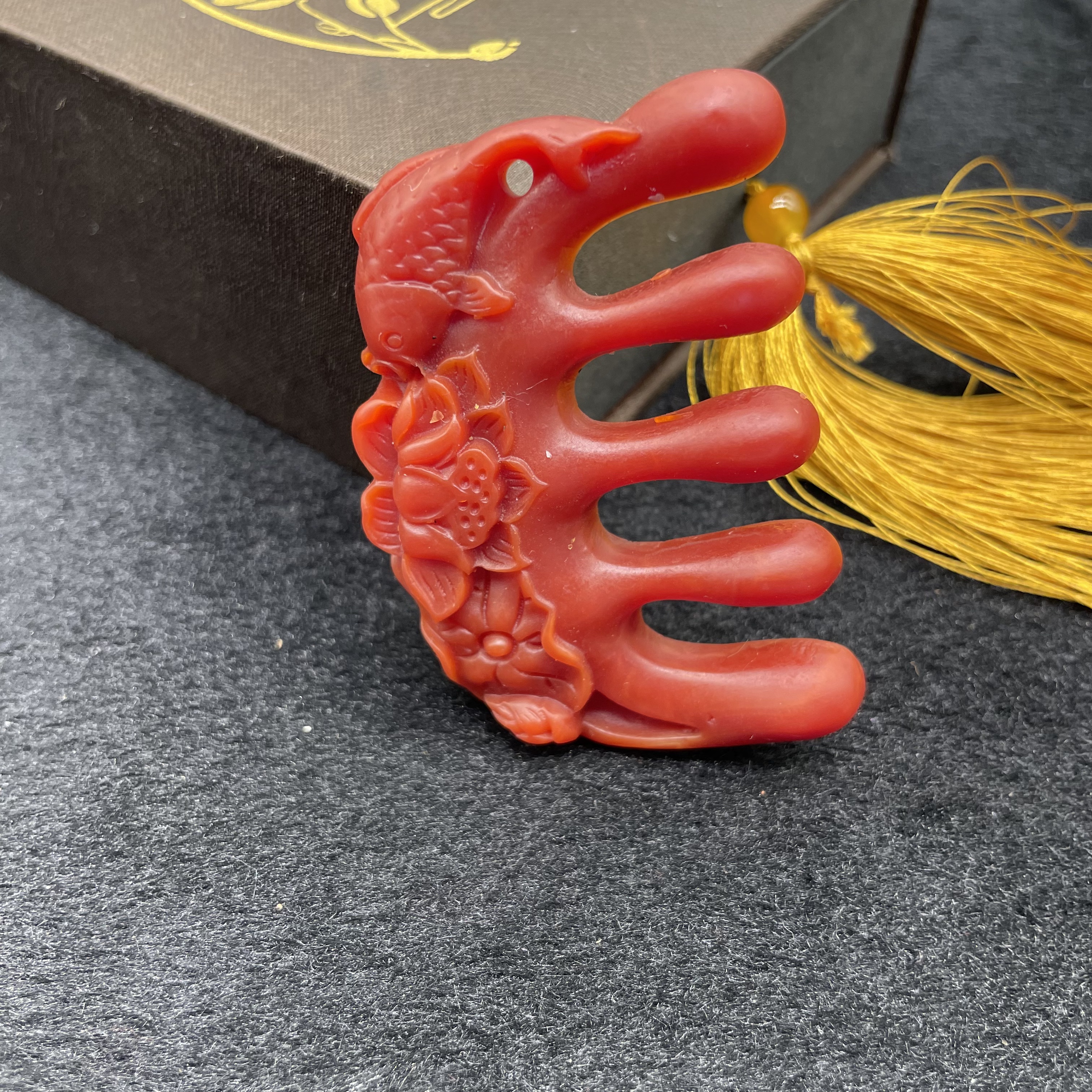 【百世璀璨 尽耀光芒】白转黑香王梳子KC926