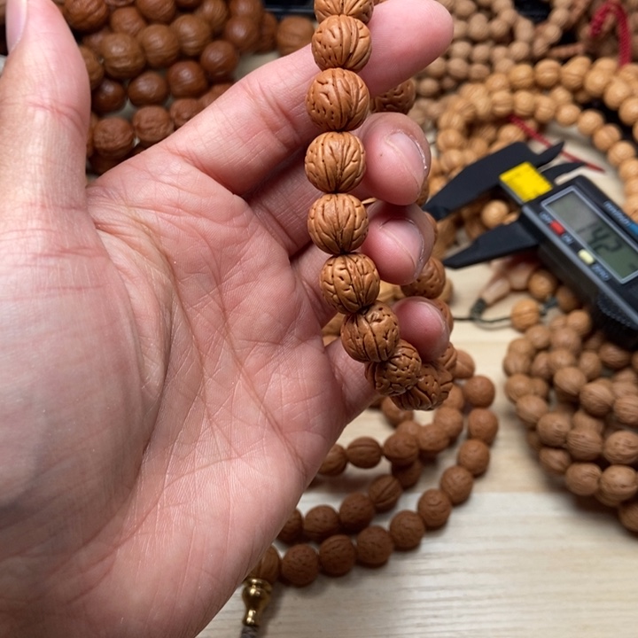 野生小桃核11尺宽脐红皮手串