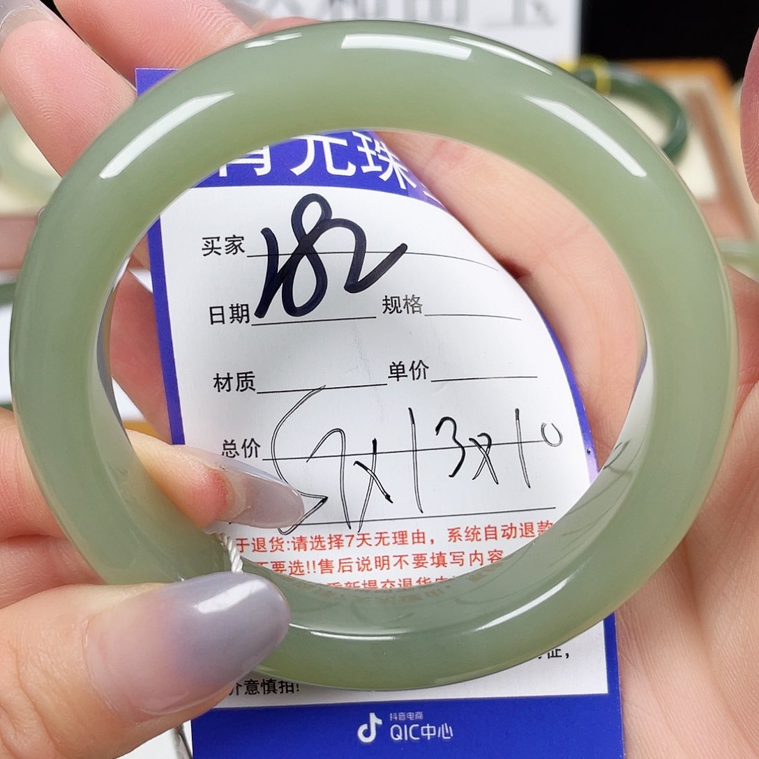 和田玉手镯未镶嵌