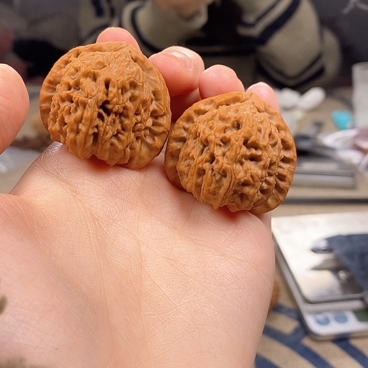 三角白的文玩核桃38