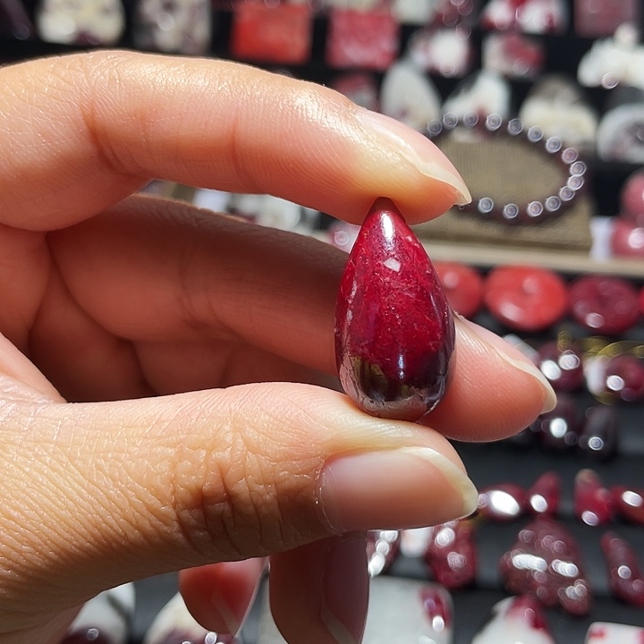 天然辰砂原矿水滴吊坠13.2克
