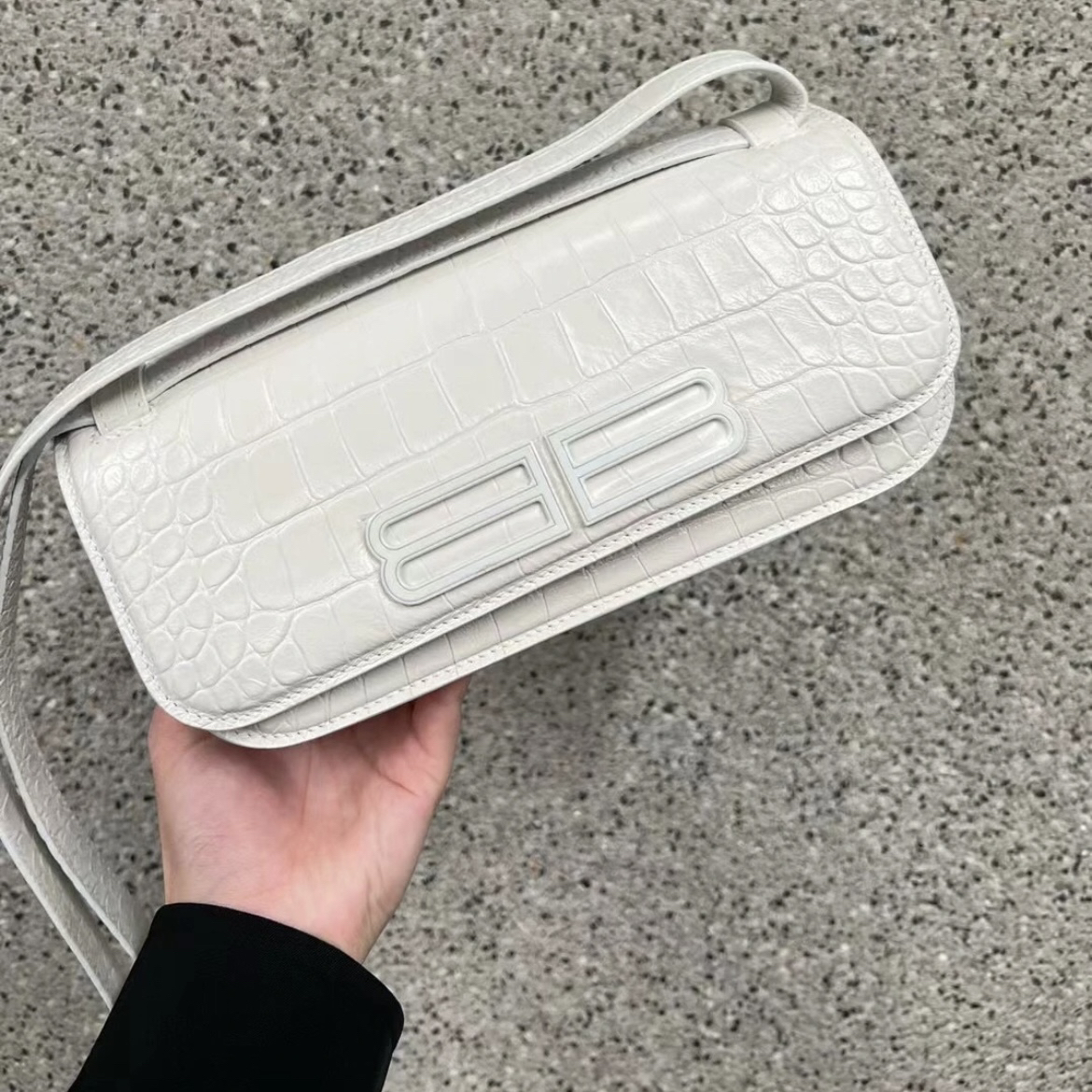 95新 Balenciaga/巴黎世家 巴黎世家新款双B鳄压单肩斜挎包838176