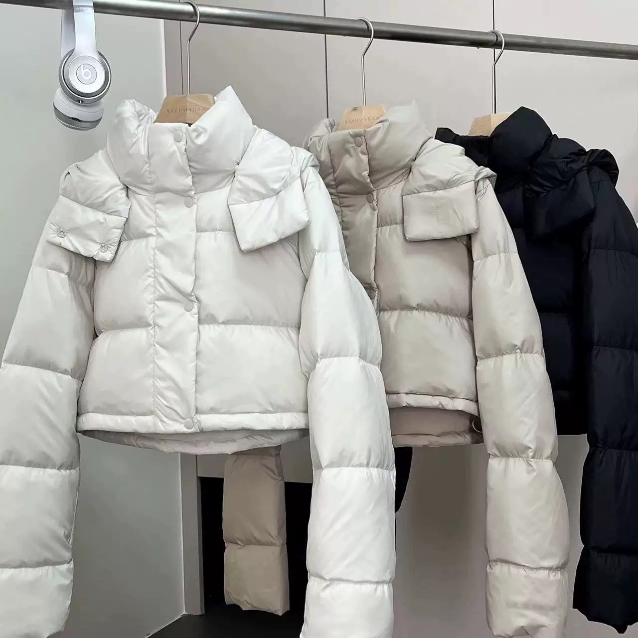韩版超好看白色短款鹅绒服女冬季2025新款小个子连帽面包服厚外套