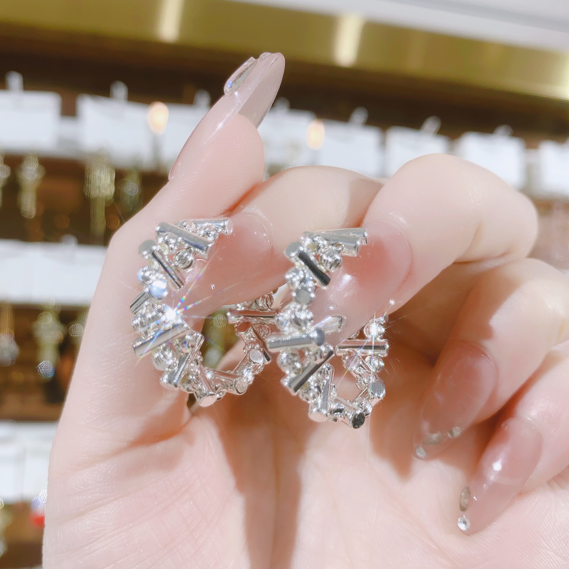 铜合金合成锆石耳饰 精致百搭银色时尚耳环B218