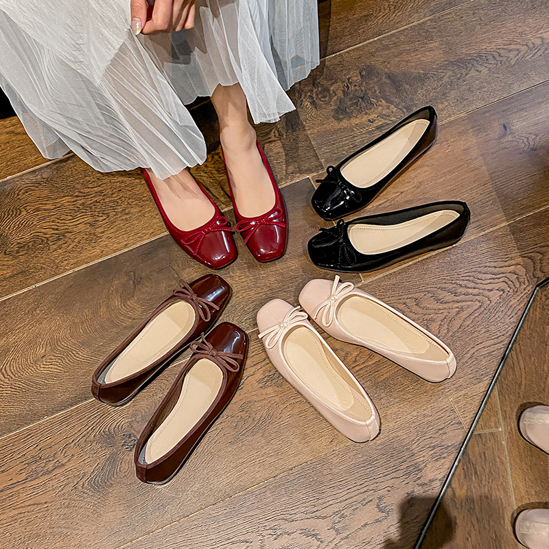 红色高跟平底单鞋女2025年春季新款法式芭蕾鞋配裙子浅口方头女鞋