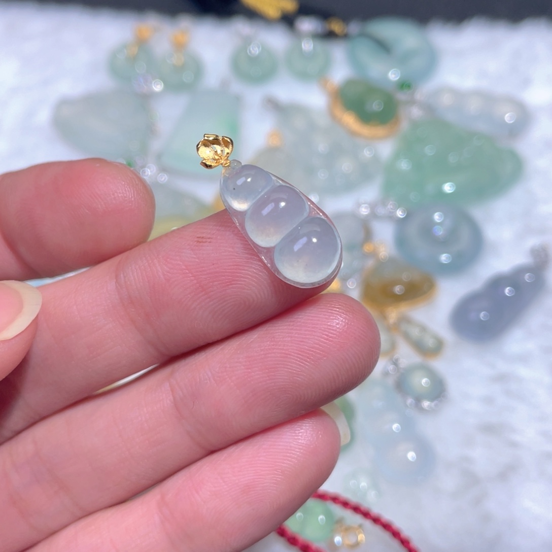 翡翠18K金镶嵌颈饰翡翠