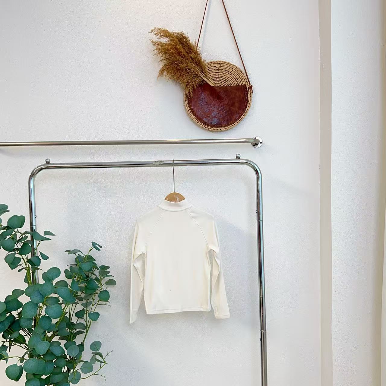 3008贝白色运动打底衫