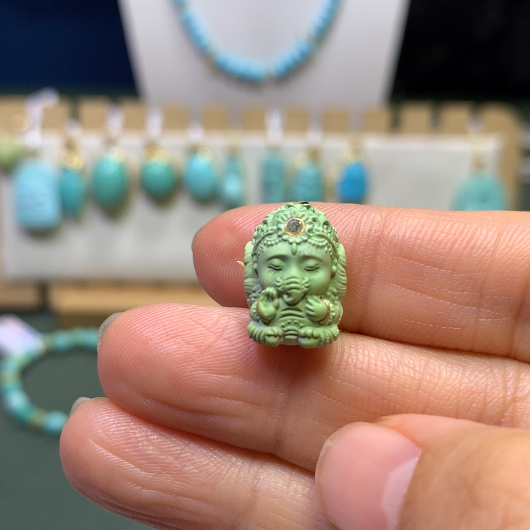 绿松石配饰未镶嵌