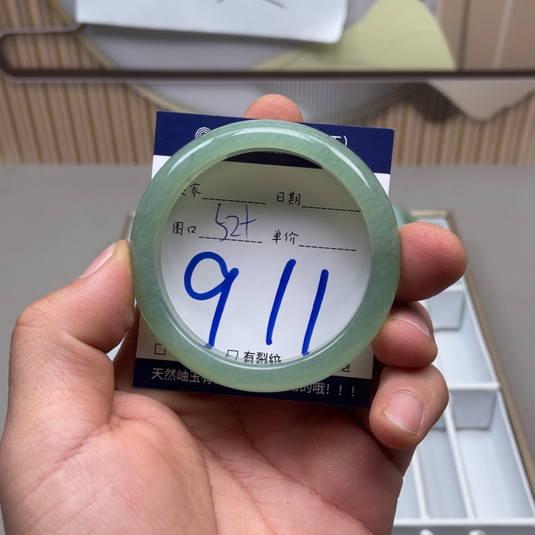 岫玉手镯手镯未镶嵌