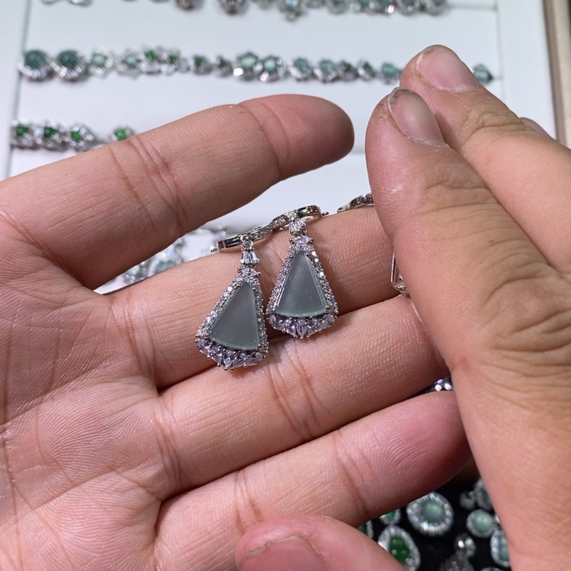 【闪购商品】翡翠颈饰未镶嵌天然