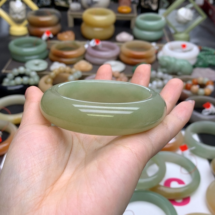 石英质玉手镯未镶嵌