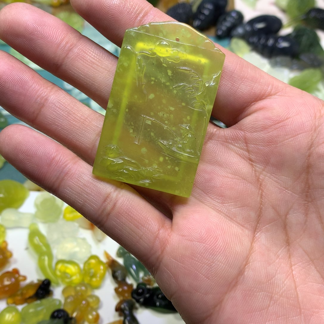 岫玉颈饰未镶嵌独钓寒江雪