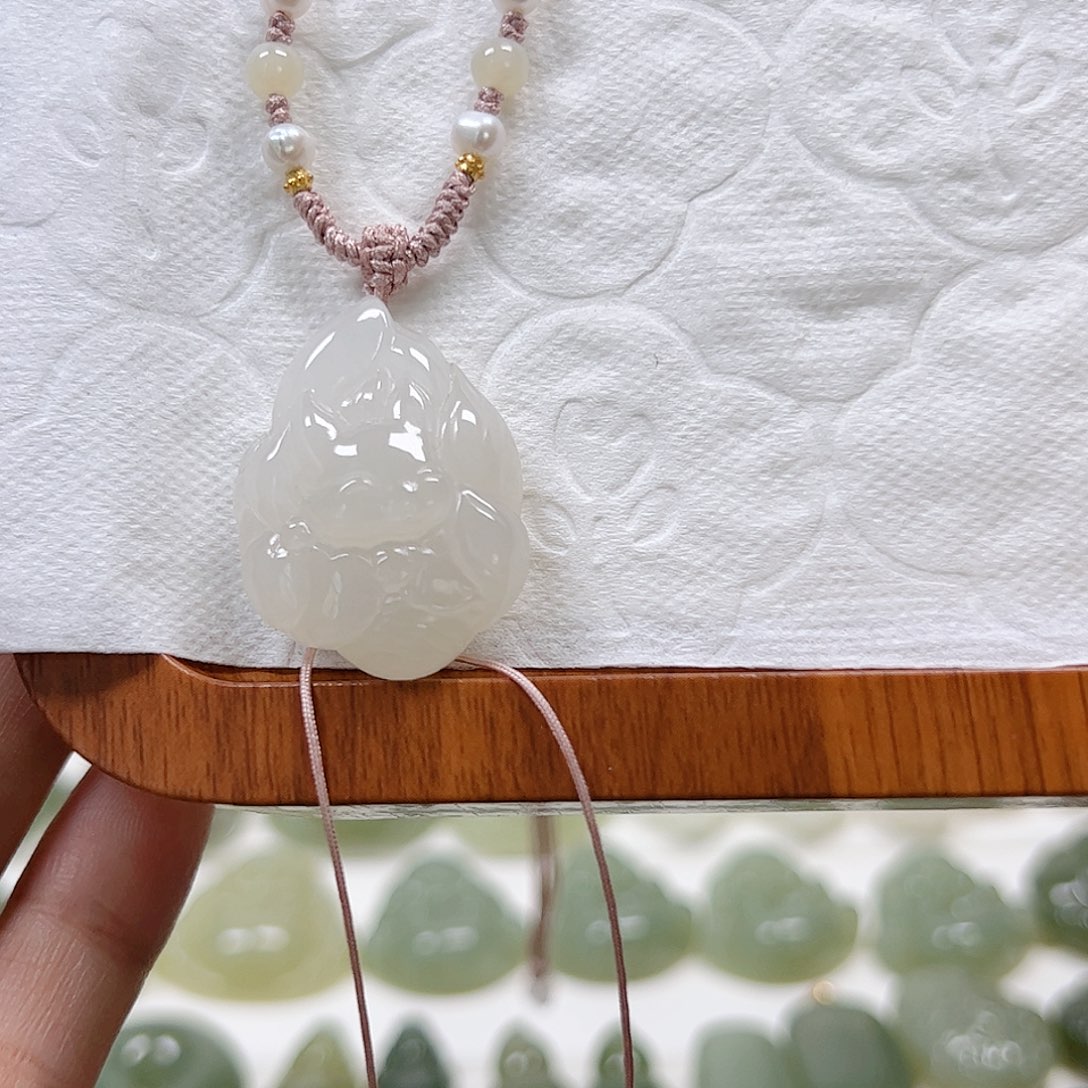 和田玉未镶嵌颈饰邓*