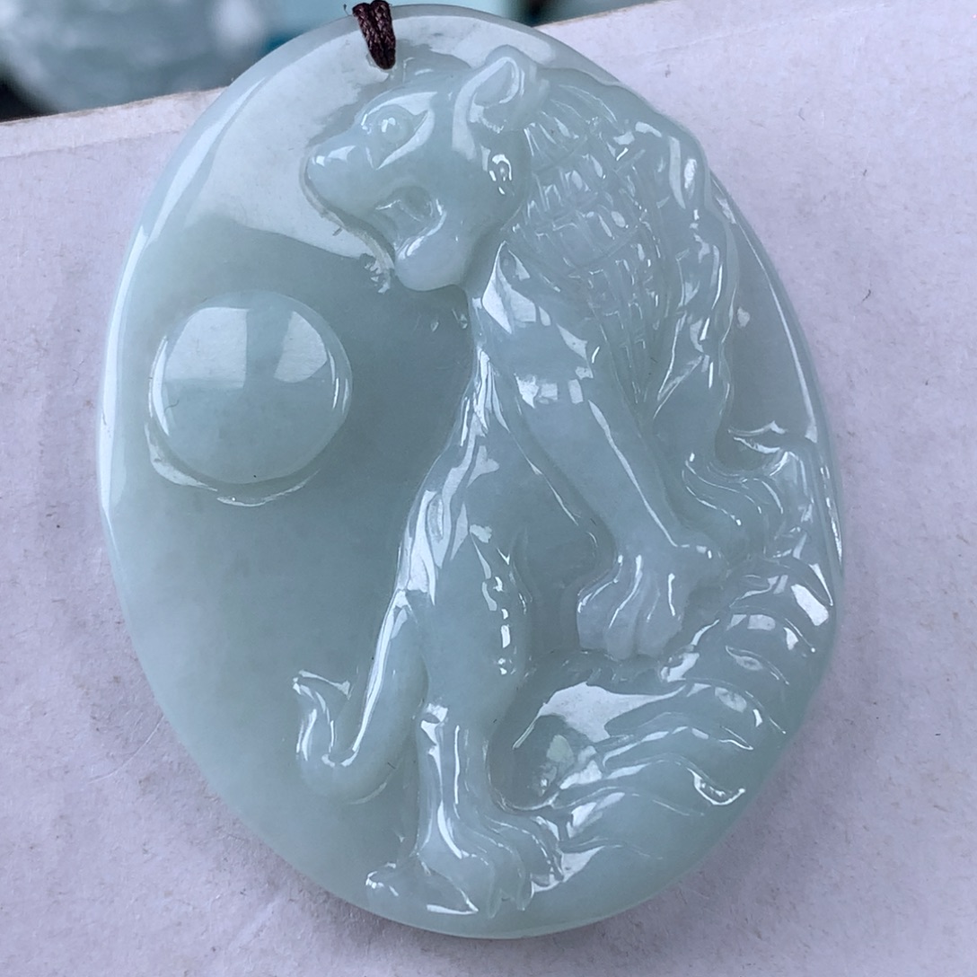 翡翠未镶嵌颈饰虎牌吊坠