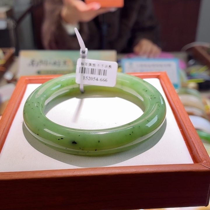 和田玉未镶嵌手镯3。 54/55