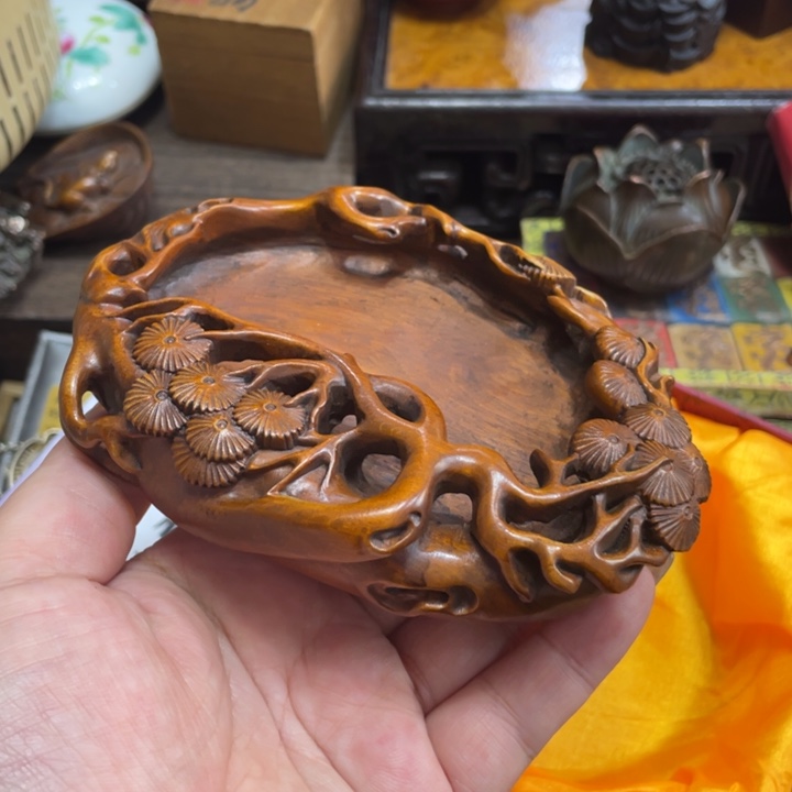 花梨木类端景台陶瓷艺术家的作品