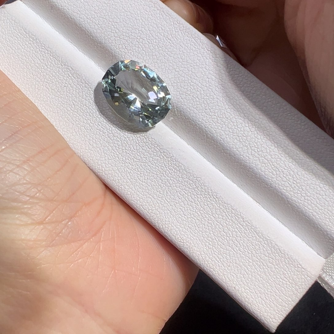 出***走绿柱石裸石6.6ct白海蓝