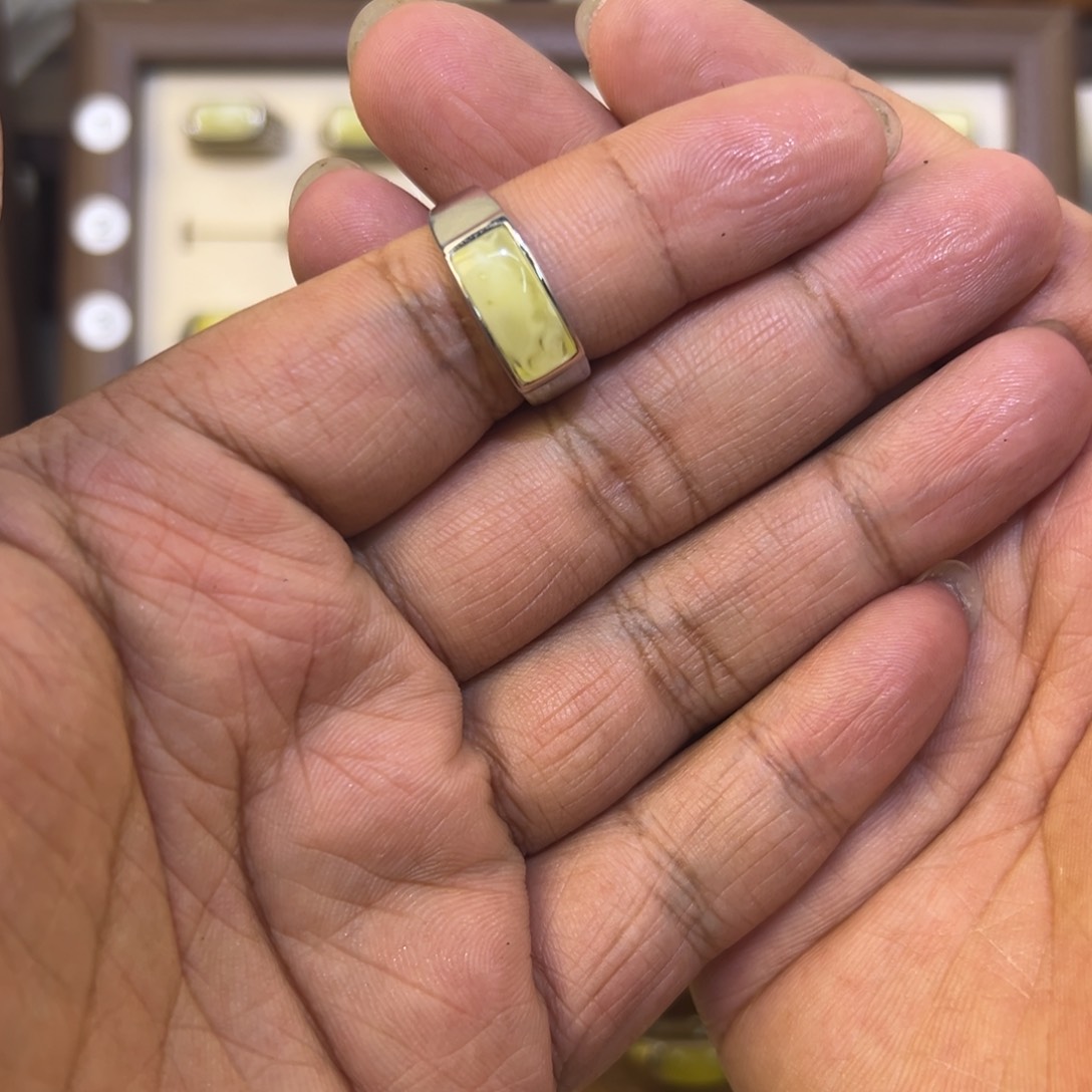 银S925镶嵌琥珀戒指小**笑琥珀蜜蜡镶嵌戒指
