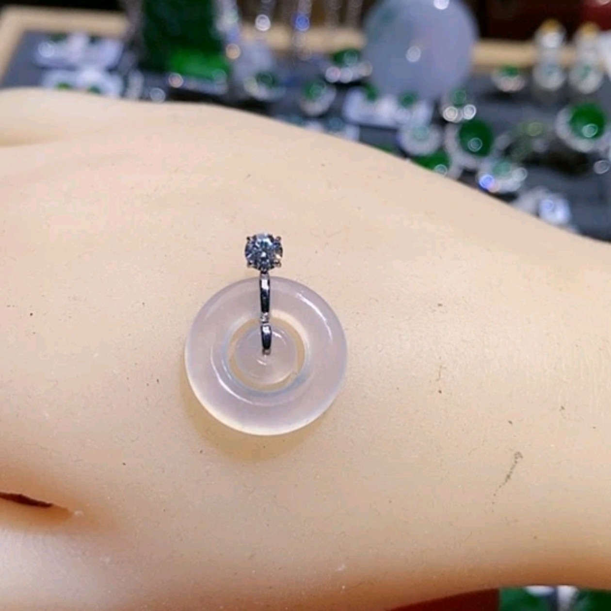 天然缅甸A货翡翠甜甜圈吊坠