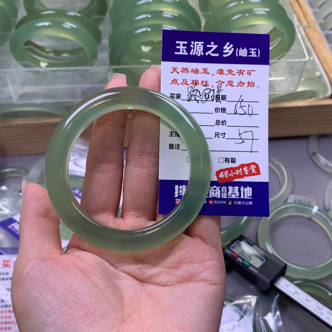 蛇纹石玉手镯未镶嵌路*琪