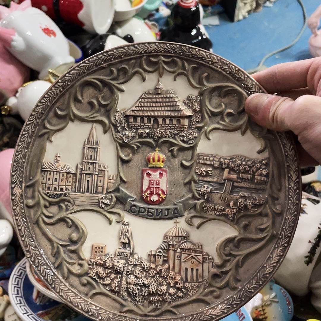 摆件   磕碰。封釉。       