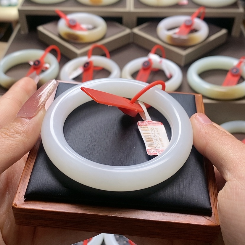 【闪购商品】和田玉手镯未镶嵌木**夏