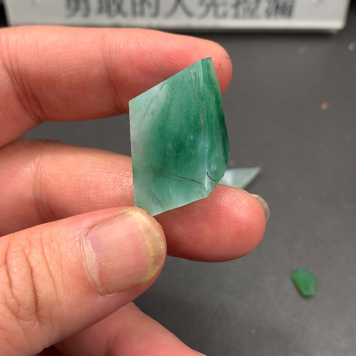 定制翡翠未镶嵌材料定制