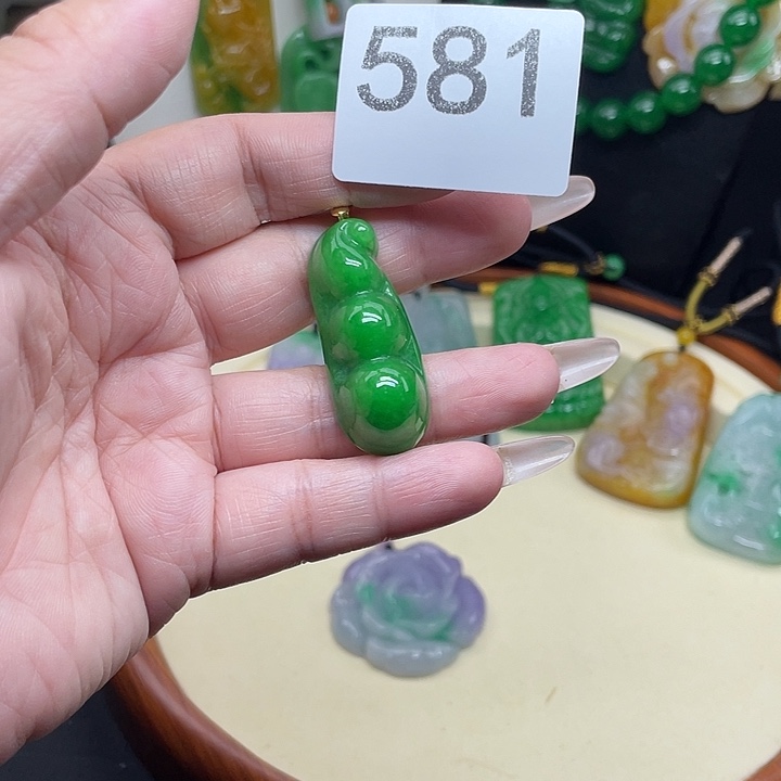 吊坠(赠链)未镶嵌翡翠