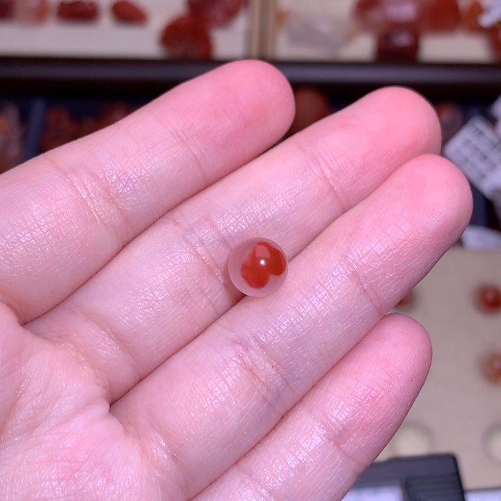 麻***驴南红玛瑙未镶嵌珠宝半成品冰飘单珠