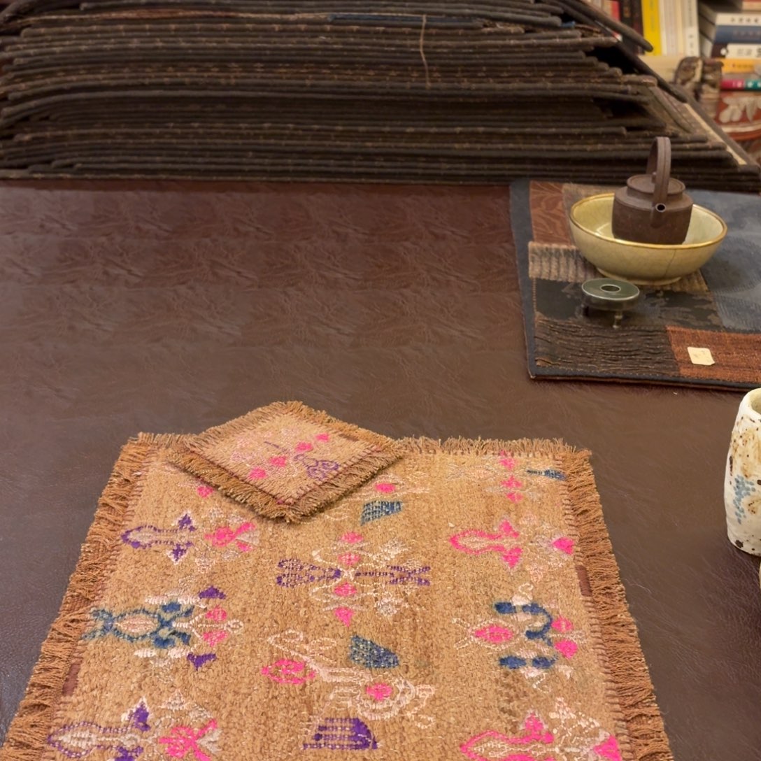 毛南族织锦茶席杯垫一套